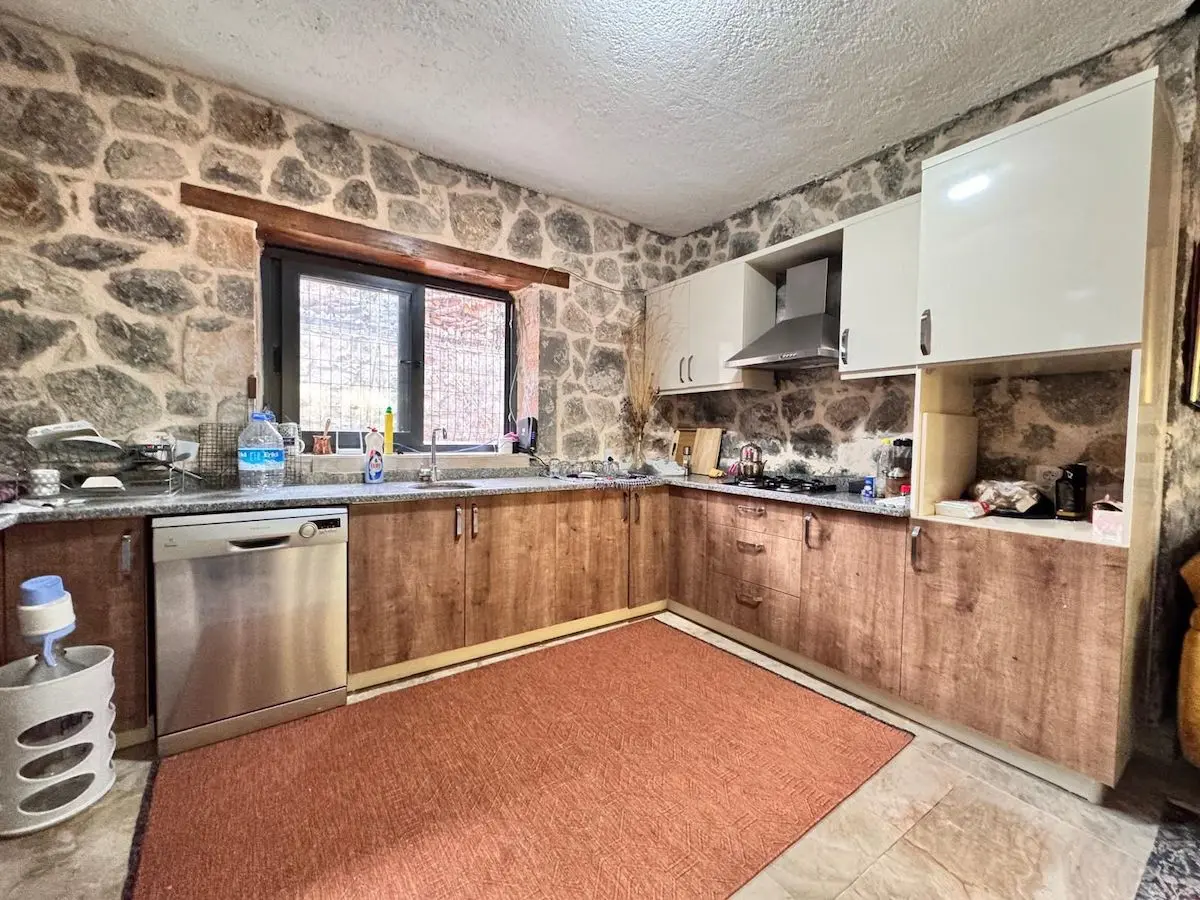Fitted kitchen
